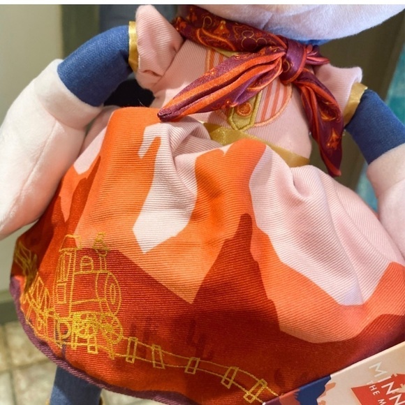 Minnie Mouse: The Main Attraction Plush – Big Thunder Mountain Railroad - Picture 7 of 10